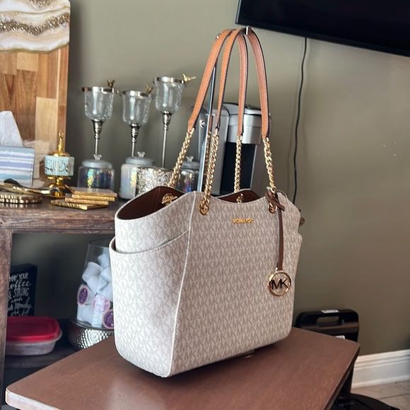 Michael Kors LG tote - Picture 3 of 10